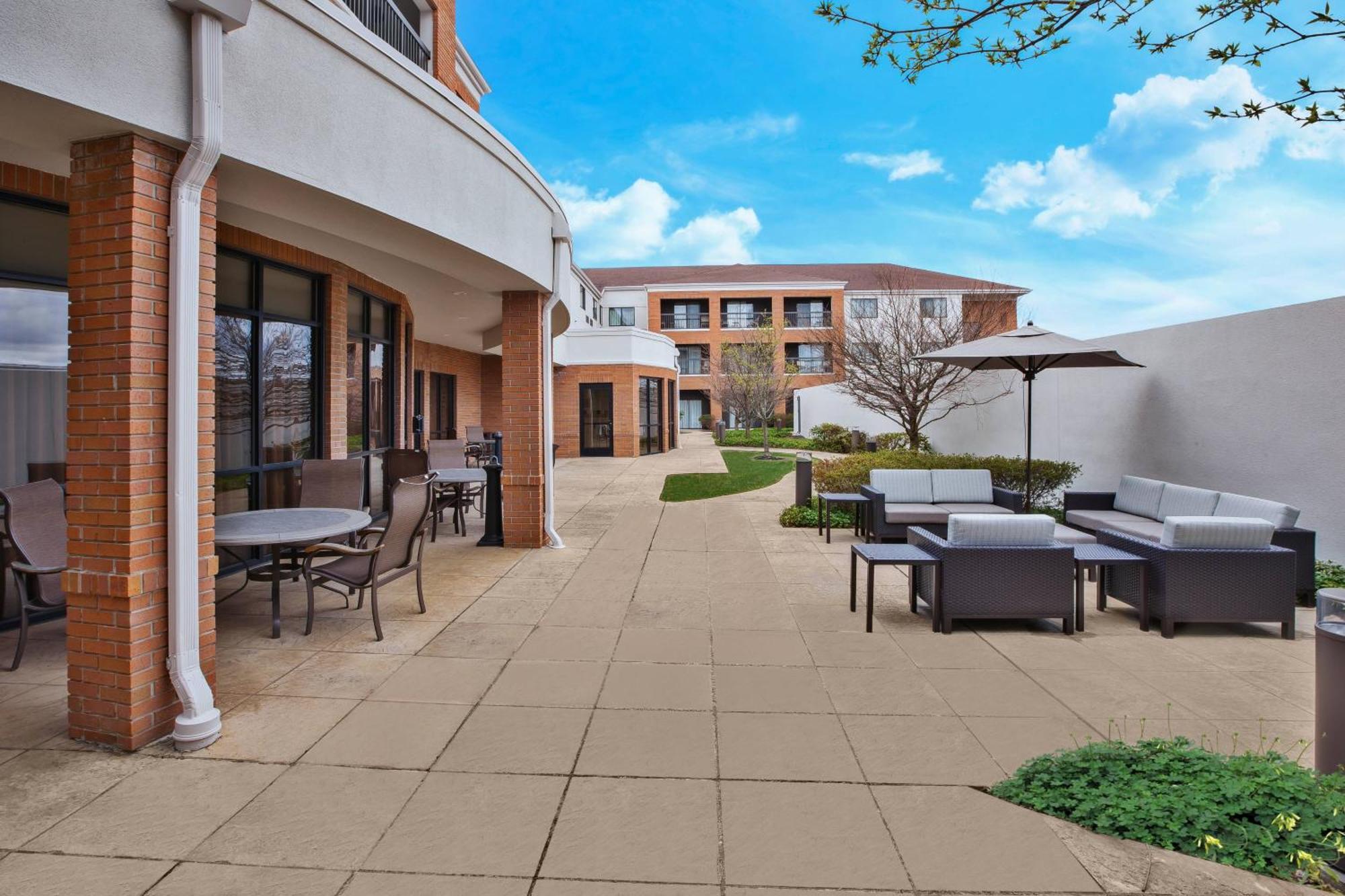 Courtyard By Marriott West Orange Hotel Exterior photo